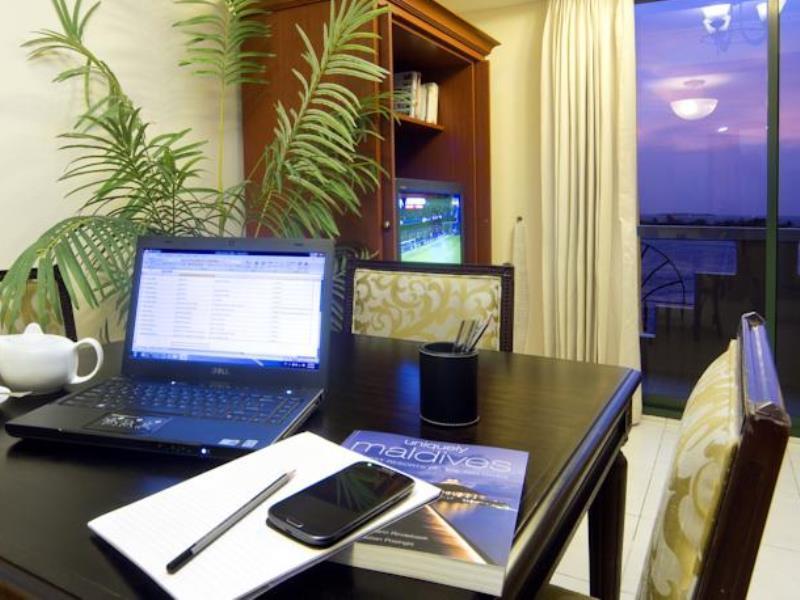 Mookai Hotel Мале Экстерьер фото
