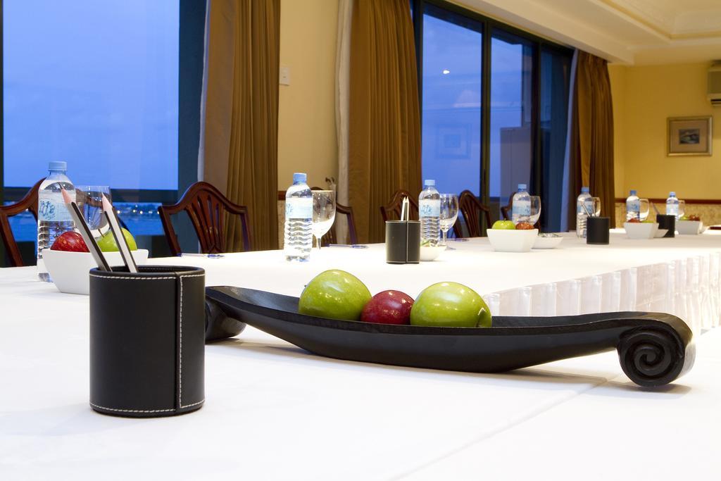 Mookai Hotel Мале Экстерьер фото